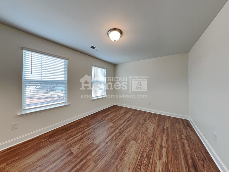 Building Photo - 119 Hazel Pk Dr
