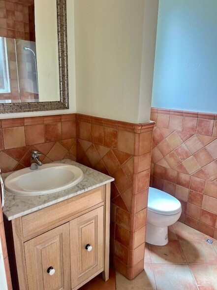 Building Photo - 445 Purisima Way