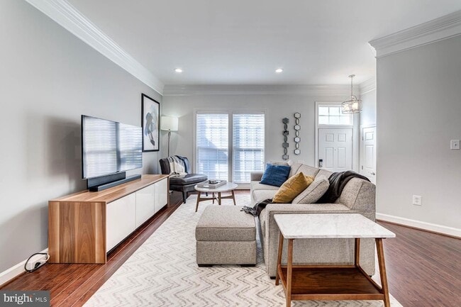 Building Photo - 947 Harrison Cir