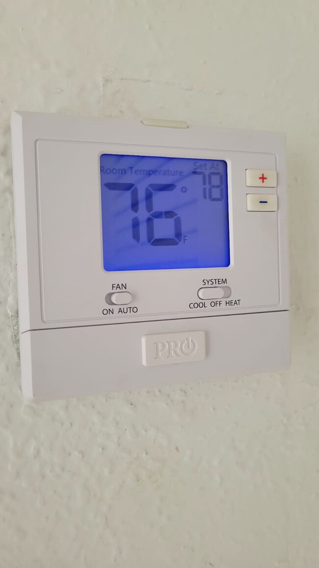 Digital thermostat - 1800 Sans Souci Blvd