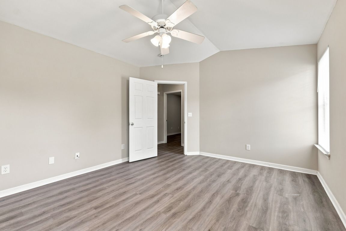 Building Photo - 3 Franklinwood Dr
