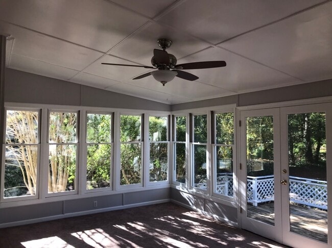 Building Photo - Great 4 Bedroom 2.5 Bath home in East Cobb...