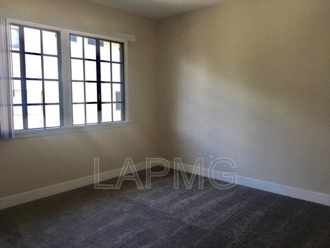 Building Photo - 108 N Kenwood St