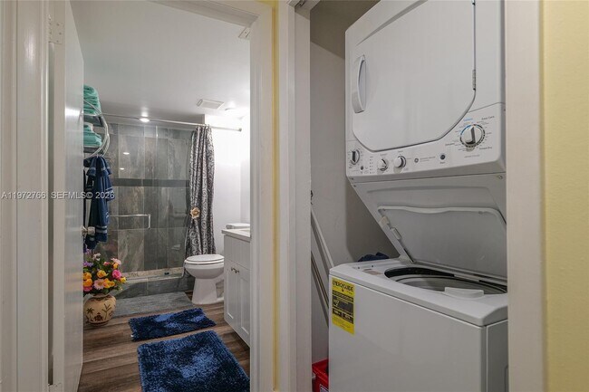 Building Photo - 7200 Radice Ct