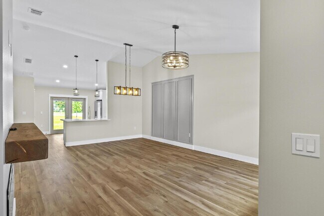 Building Photo - Modern Living Awaits!