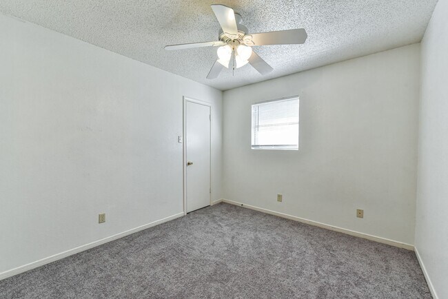 Building Photo - 3708 Hereford Ln