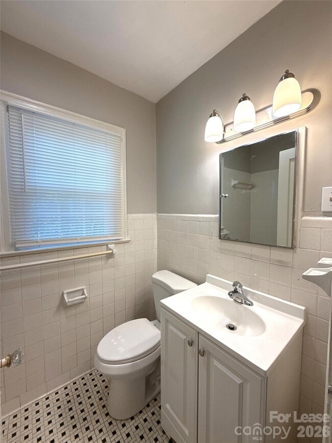 Building Photo - 1408 Ivey Dr