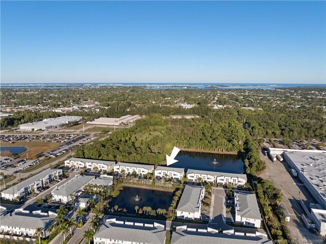 Building Photo - 3931 SE Mentmore Ln