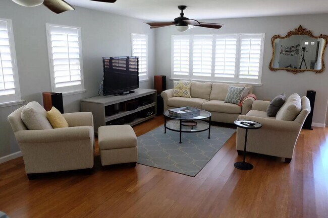 Building Photo - Spacious, Stylish, and Perfect for Enterta...