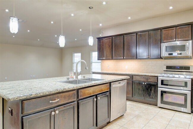 Building Photo - 9322 Limestone Ranch Ln