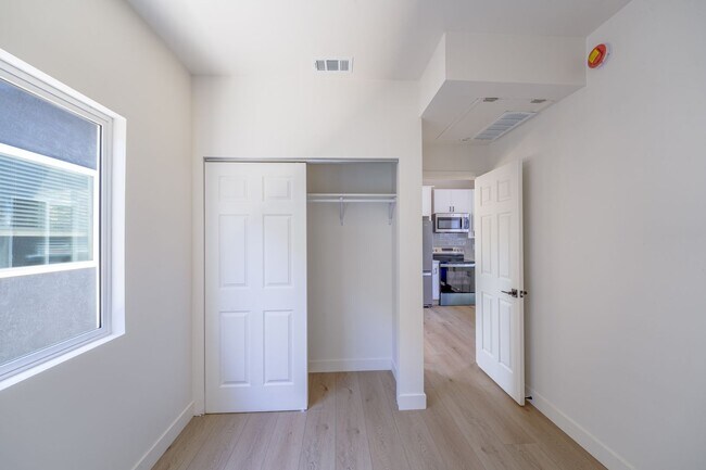 Building Photo - 2860 Webster Ave