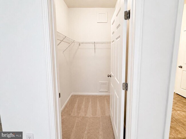Building Photo - 2585 Eastbourne Dr