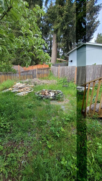 Outside Fire Pit - 9905 157th St E