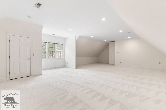 Building Photo - South AVL - Grand Residence in The Cotswol...