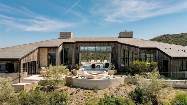 Building Photo - 3121 Old Topanga Canyon Rd