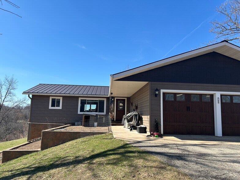 Building Photo - W4730 County Road B