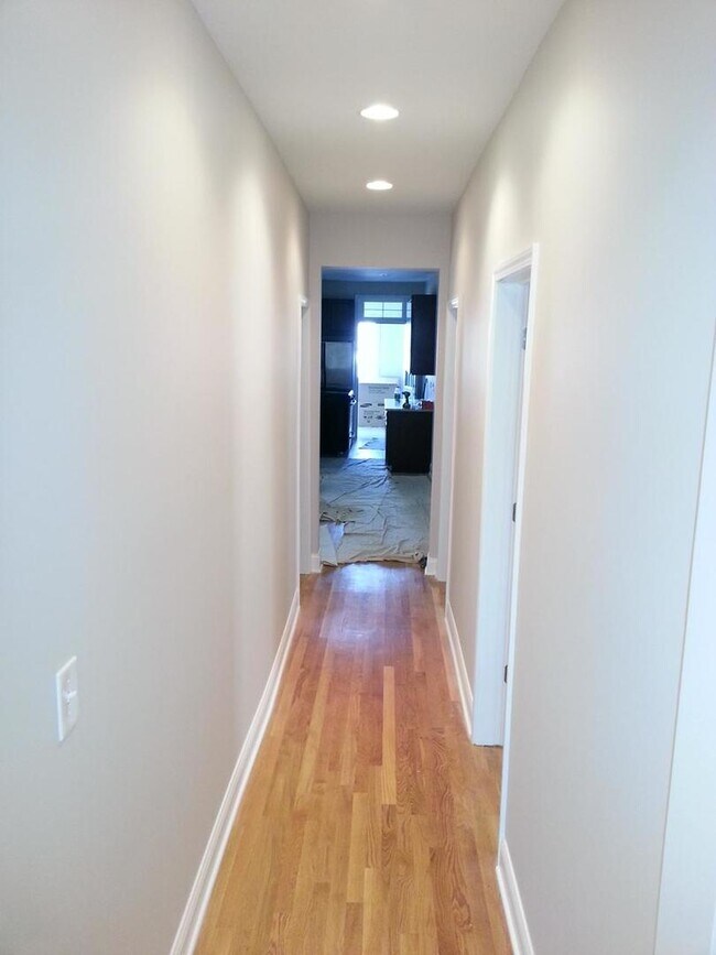 Building Photo - 5010 N Troy St