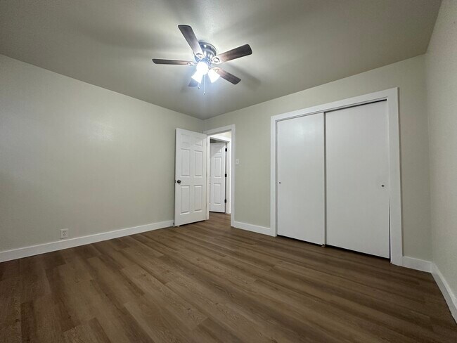 Building Photo - 1908 E Mimosa Ave