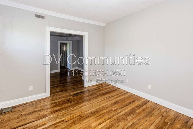 Building Photo - 2988 S Moreland Blvd