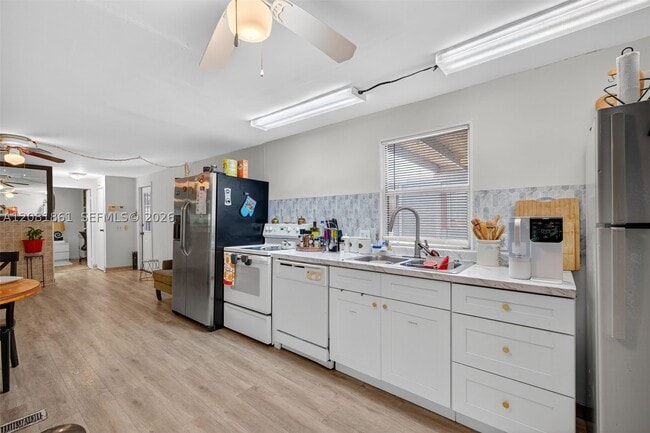Building Photo - 2430 SW 53rd St