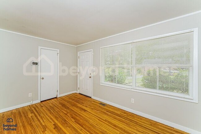 Building Photo - Discover this 3-bedroom, 1.5-bath home in ...