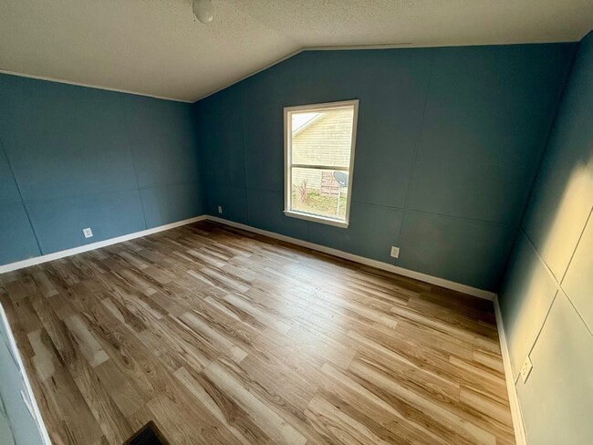 Building Photo - 156 Kinney Rd