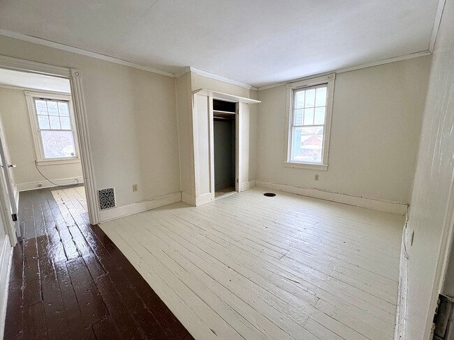 Building Photo - 3 Bedroom 1.5 Bathroom in Elizabethtown!