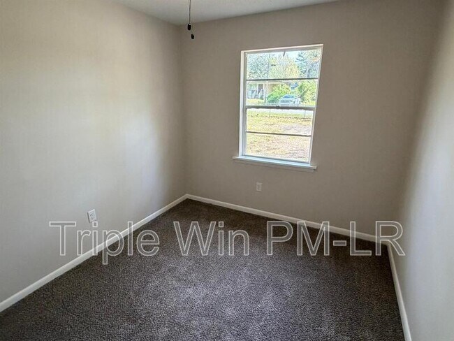 Building Photo - 17512 Bradshaw Rd