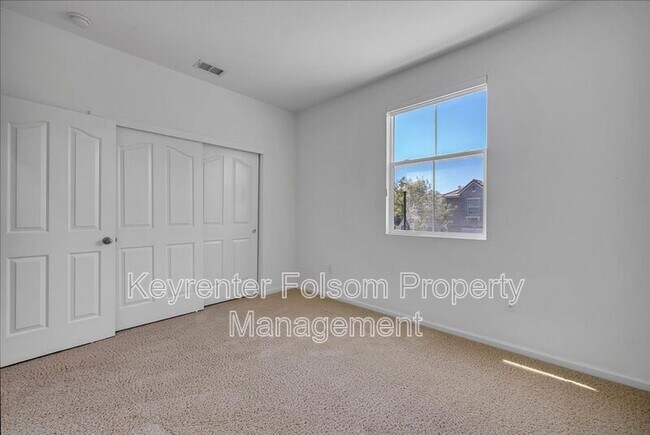 Building Photo - 2901 Esplanade Cir