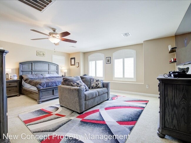 Building Photo - 4 br, 2.5 bath House - 240 West Hershel H ...