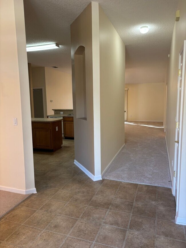 Building Photo - Beautiful Johns Creek Family Home