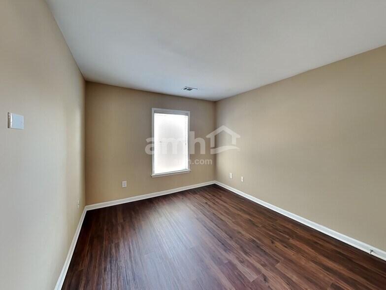 Building Photo - 585 Wendlebury Ct