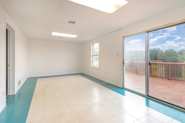 Building Photo - 6212 Spring Knoll Dr