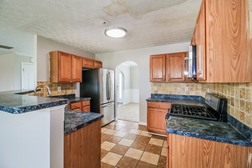 Building Photo - 604 Mohawk Cir