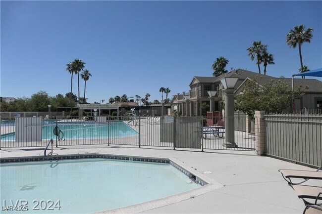 Building Photo - 6665 Golden Pond Cir