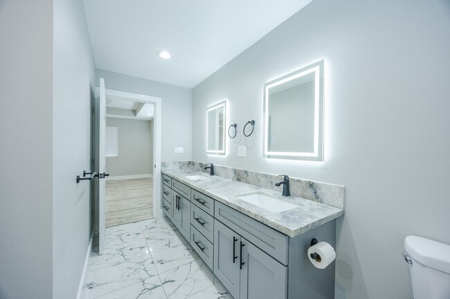 Building Photo - New modern studio with one bath