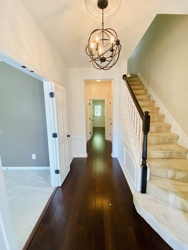 Building Photo - Heart of Ballantyne!  Beautiful End Unit T...