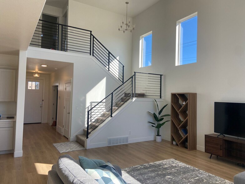 Building Photo - 1307 W Quailhill Rd