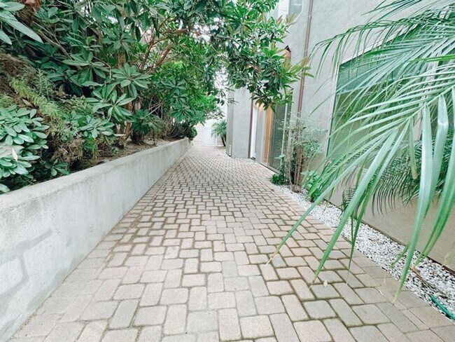 Building Photo - Palacial 6 Bed in Olde Carlsbad with Ocean...