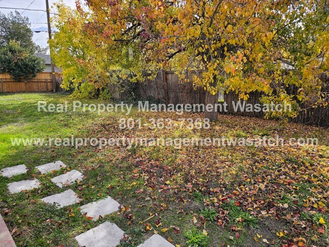 Building Photo - Check Out This 4 Bedroom 2 Bathroom Home in Salt Lake City!