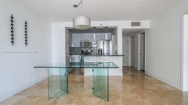 Building Photo - 1200 Brickell Bay Dr