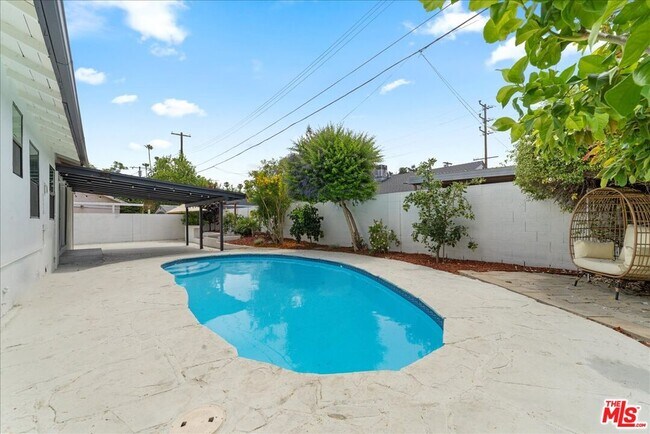 Building Photo - 7241 Donna Ave