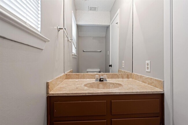 Building Photo - 1805 Rawhide Loop