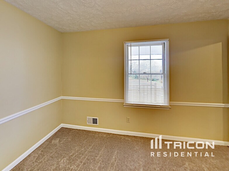 Building Photo - 429 Sugar Springs Way