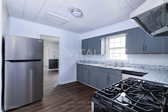 Building Photo - Updated 3 Bedroom/2 Bathroom Home in Mobile!