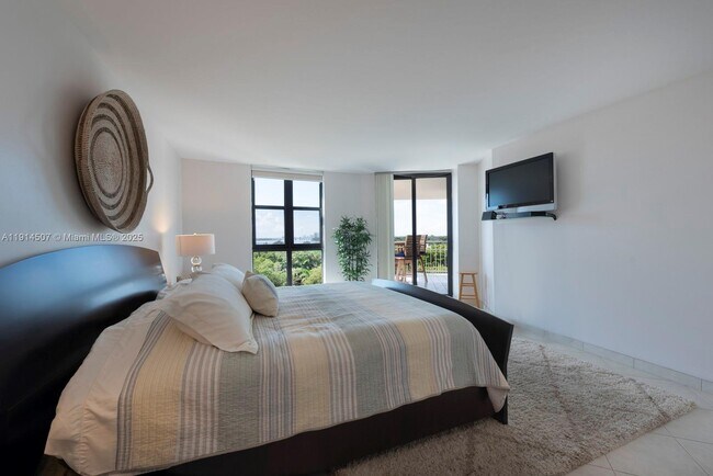 Building Photo - 1000 NE Quayside Terrace