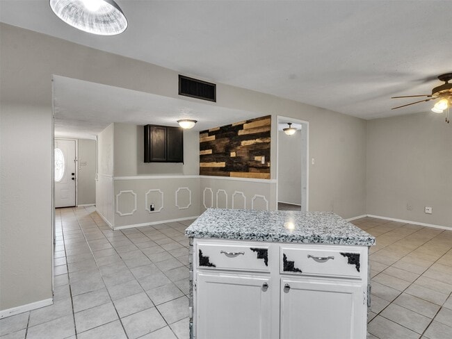 Building Photo - 17323 Glenpatti Dr