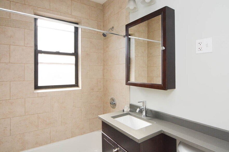 Building Photo - 4349 N Damen