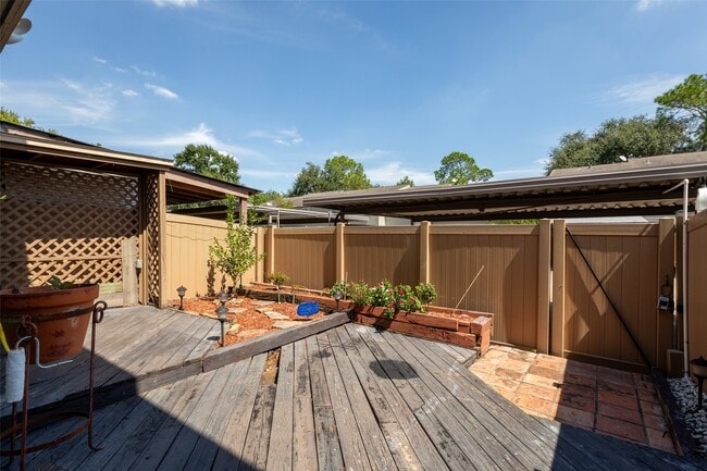 Building Photo - 2329 Briarwest Blvd