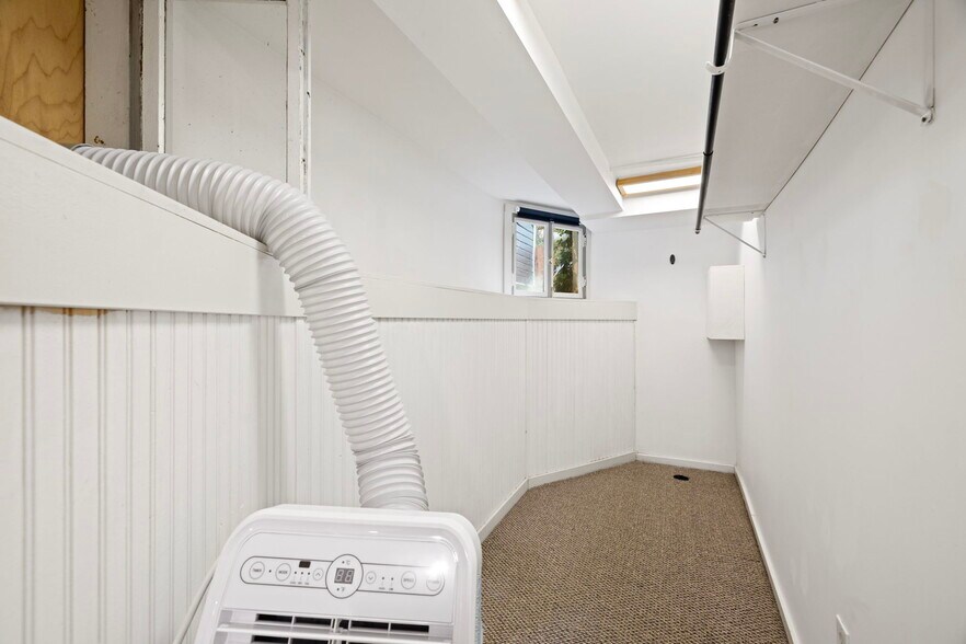 Walk in closet Primary - 2338 NW Hoyt St